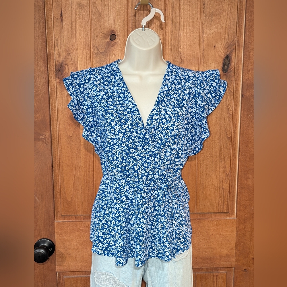 Monteau Floral Ruffle Sleeve Blouse in Blue and White